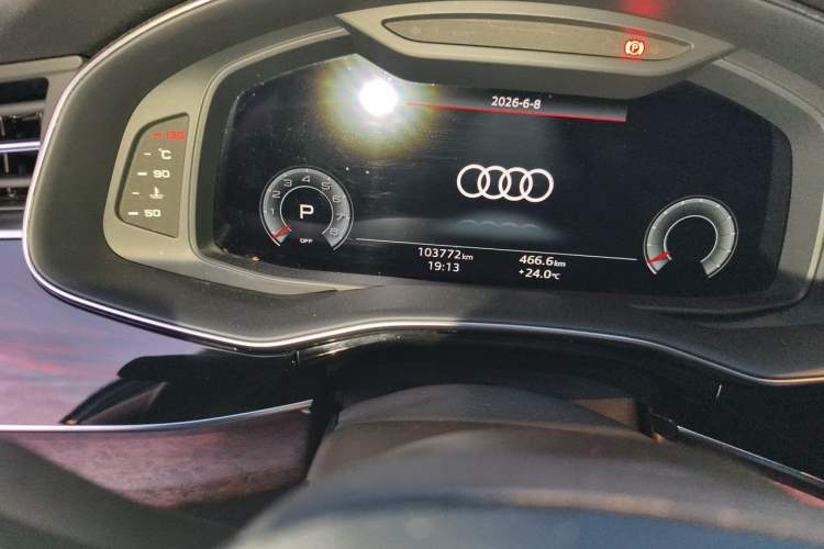 Used Audi Q7 2021 45 TFSI quattro S line Sport model Odometer Close Up