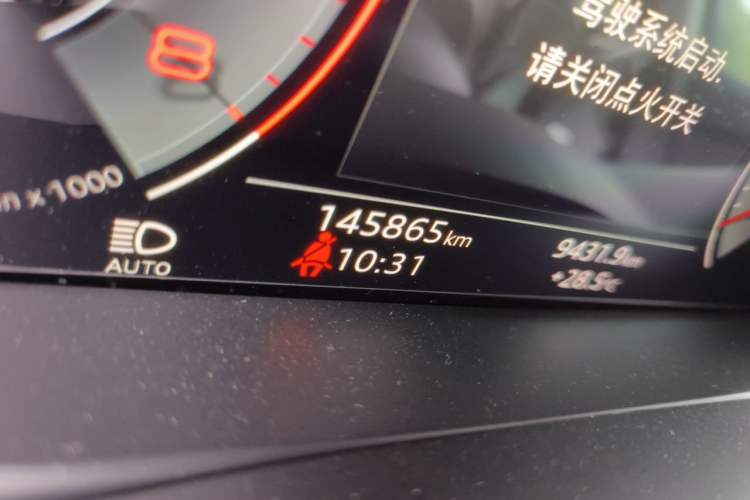 Used Audi Q7 2021 55 TFSI quattro S line Sport model Odometer Close Up