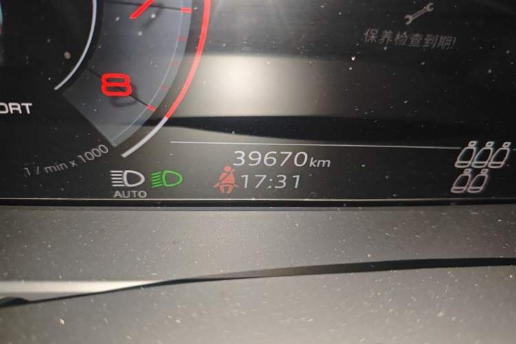 Used Audi Q7 2021 55 TFSI quattro S line Sport model Odometer Close Up