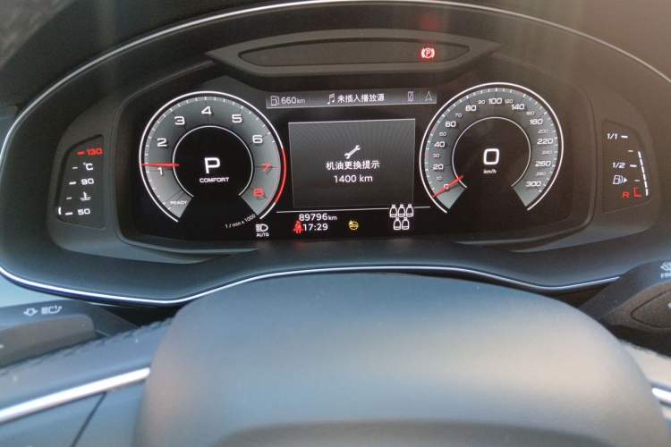 Used Audi Q7 2021 55 TFSI quattro S line Sport model Odometer Close Up