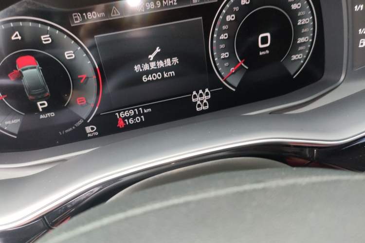 Used Audi Q7 2021 45 TFSI quattro S line Sport model Odometer Close Up