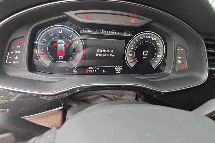 Used Audi Q7 2021 55 TFSI quattro S line Sport model Odometer Close Up