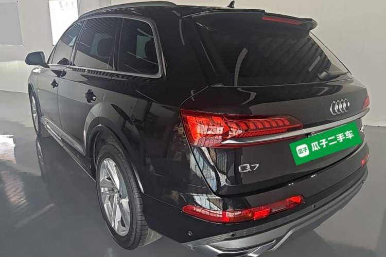 Used Audi Q7 2021 45 TFSI quattro S line Sport model Rear Left 45 Deg