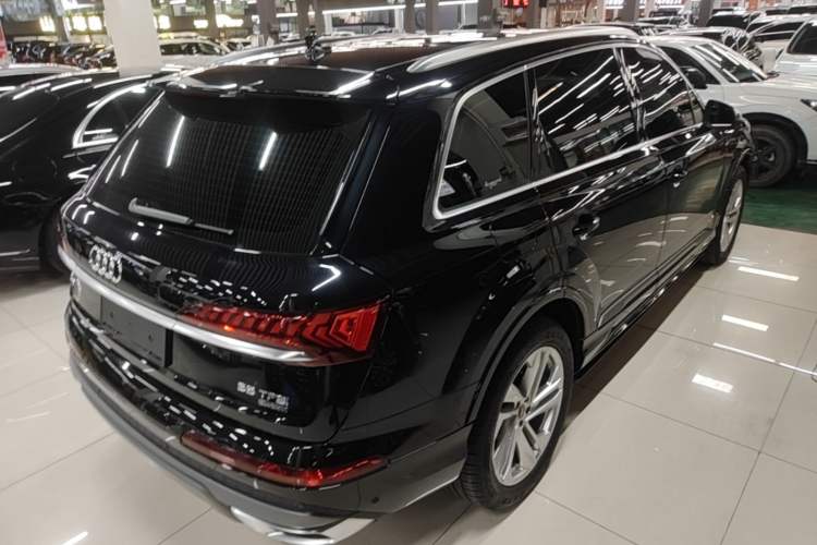 Used Audi Q7 2021 45 TFSI quattro S line Sport model Rear Right 45 Deg