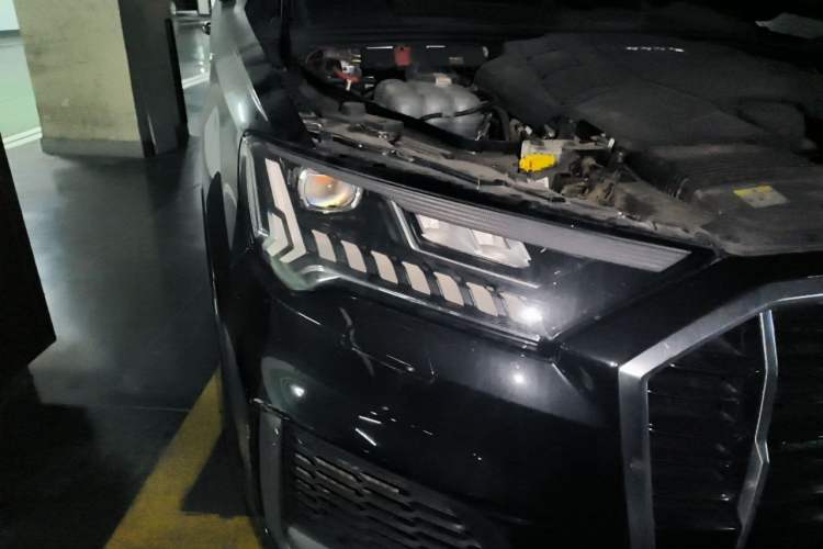 Used Audi Q7 2021 55 TFSI quattro S line Sport model Right Front Headlight