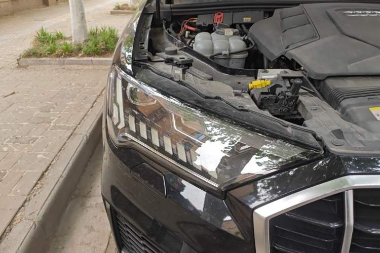Used Audi Q7 2021 55 TFSI quattro S line Sport model Right Front Headlight