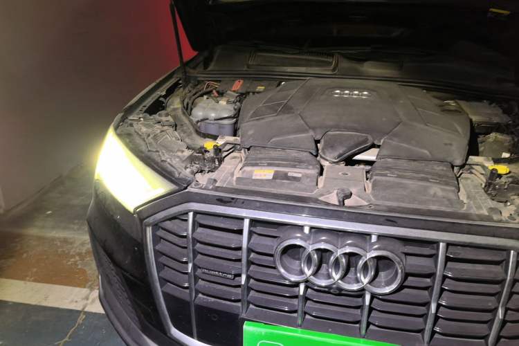 Used Audi Q7 2021 55 TFSI quattro S line Sport model Right Front Headlight