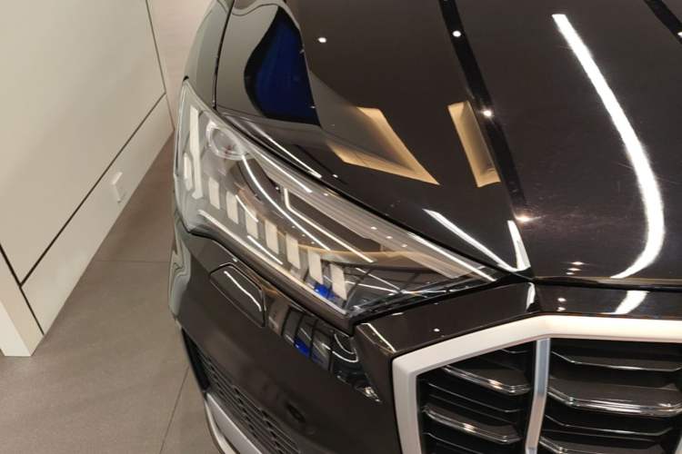 Used Audi Q7 2021 55 TFSI quattro S line Sport model Right Front Headlight