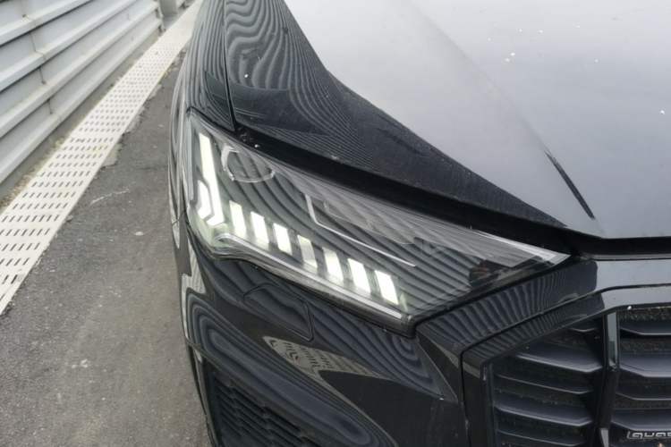 Used Audi Q7 2021 55 TFSI quattro S line Sport model Right Front Headlight