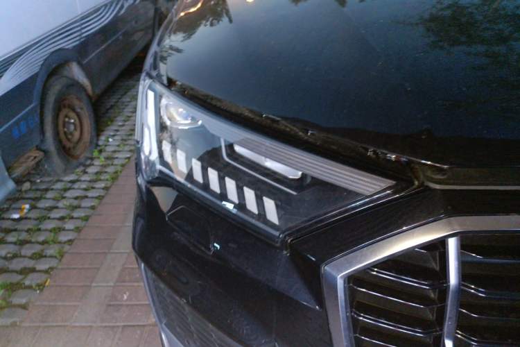 Used Audi Q7 2021 45 TFSI quattro S line Sport model Right Front Headlight