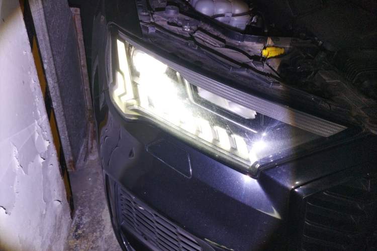 Used Audi Q7 2021 55 TFSI quattro S line Sport model Right Front Headlight