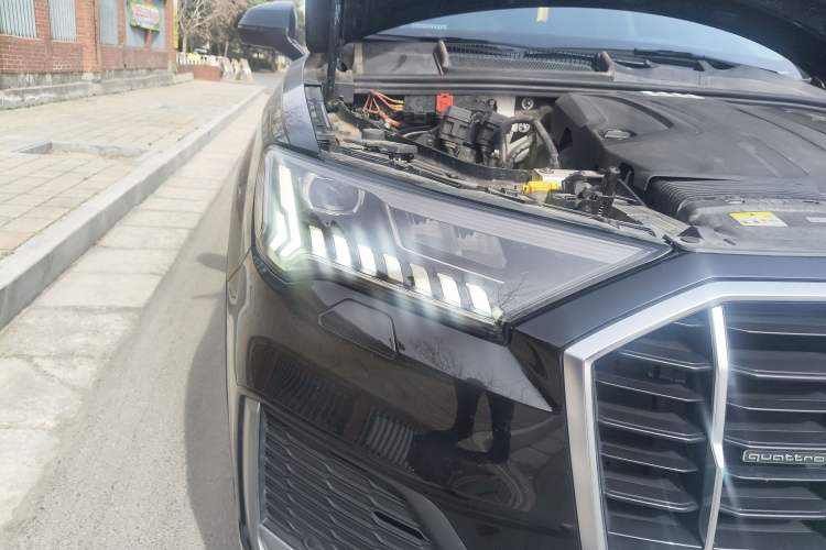 Used Audi Q7 2021 45 TFSI quattro S line Sport model Right Front Headlight