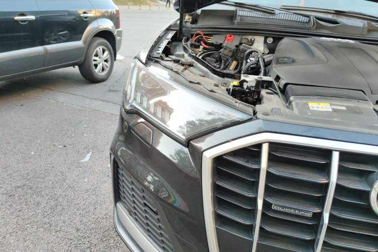 Used Audi Q7 2021 45 TFSI quattro S line Sport model Right Front Headlight
