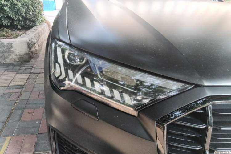 Used Audi Q7 2021 55 TFSI quattro S line Sport model Right Front Headlight