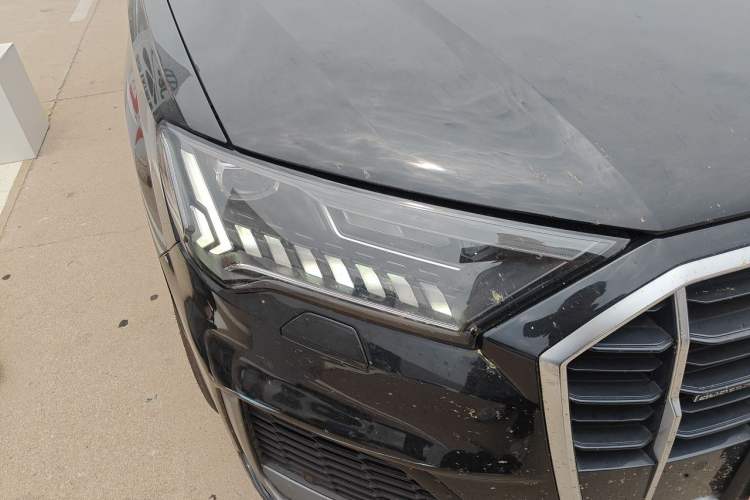 Used Audi Q7 2021 55 TFSI quattro S line Sport model Right Front Headlight