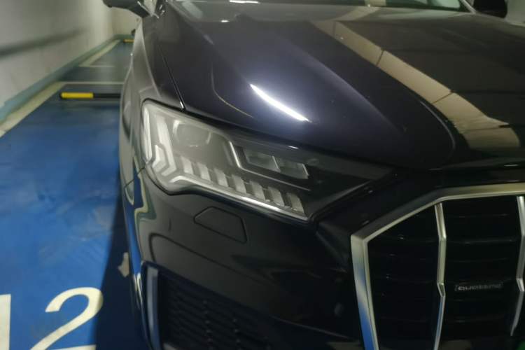 Used Audi Q7 2021 45 TFSI quattro S line Sport model Right Front Headlight