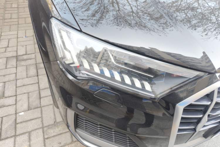 Used Audi Q7 2021 55 TFSI quattro S line Sport model Right Front Headlight