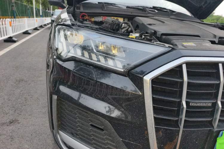 Used Audi Q7 2021 45 TFSI quattro S line Sport model Right Front Headlight