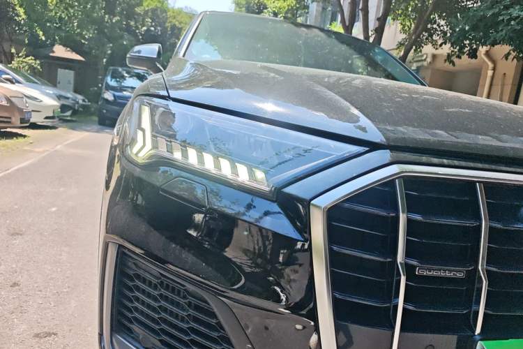 Used Audi Q7 2021 55 TFSI quattro S line Sport model Right Front Headlight