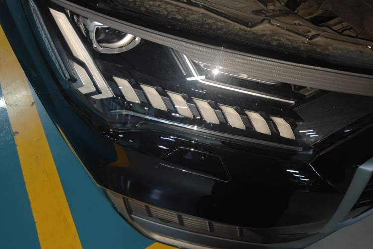 Used Audi Q7 2021 55 TFSI quattro S line Sport model Right Front Headlight