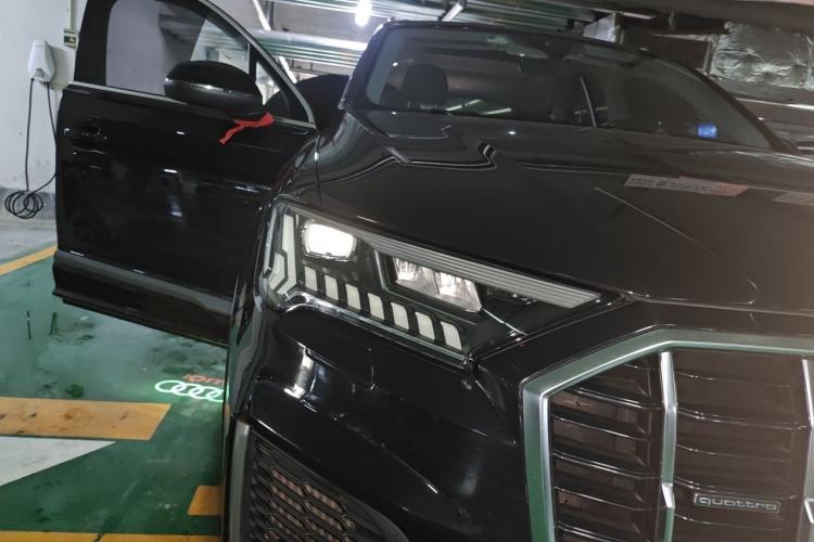 Used Audi Q7 2021 55 TFSI quattro S line Sport model Right Front Headlight
