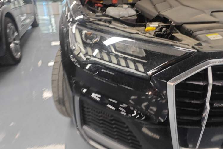 Used Audi Q7 2021 55 TFSI quattro S line Sport model Right Front Headlight