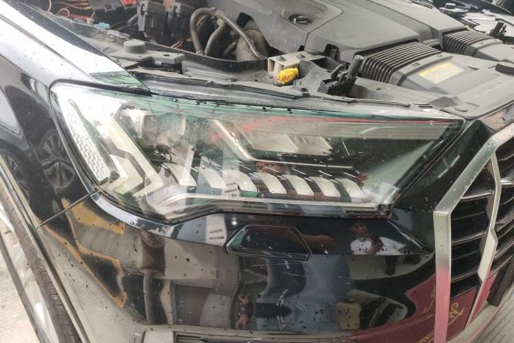 Used Audi Q7 2021 45 TFSI quattro S line Sport model Right Front Headlight