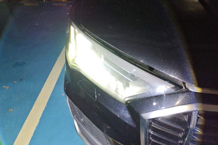 Used Audi Q7 2021 55 TFSI quattro S line Sport model Right Front Headlight