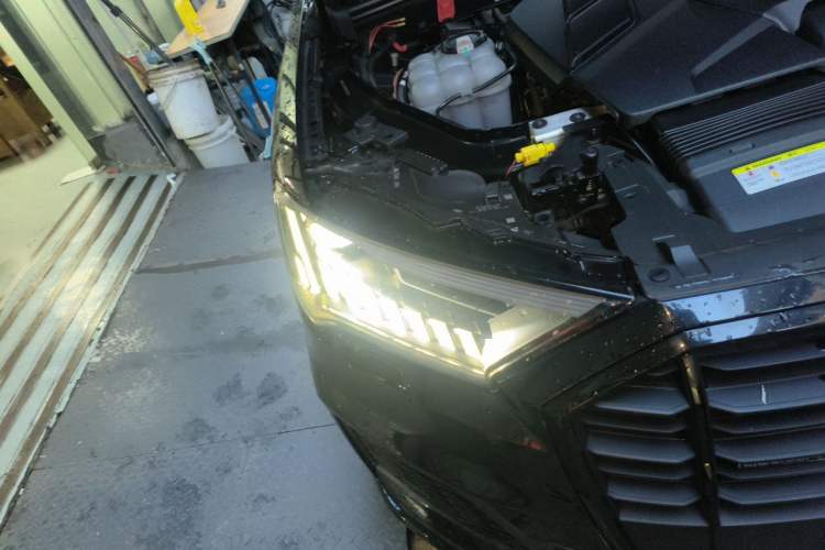 Used Audi Q7 2021 55 TFSI quattro S line Sport model Right Front Headlight