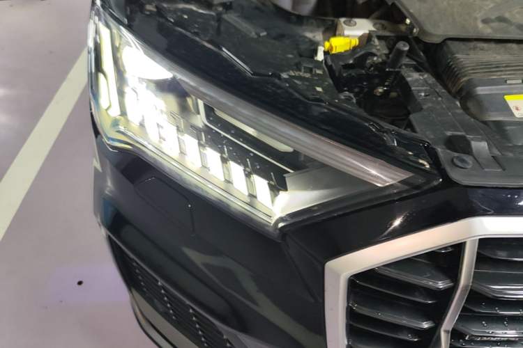 Used Audi Q7 2021 55 TFSI quattro S line Sport model Right Front Headlight