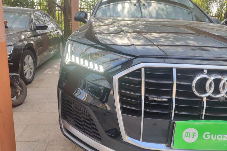 Used Audi Q7 2021 55 TFSI quattro S line Sport model Right Front Headlight