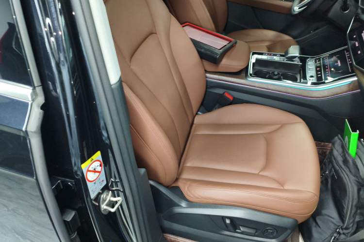 Used Audi Q7 2021 55 TFSI quattro S line Sport model Right Front Seat