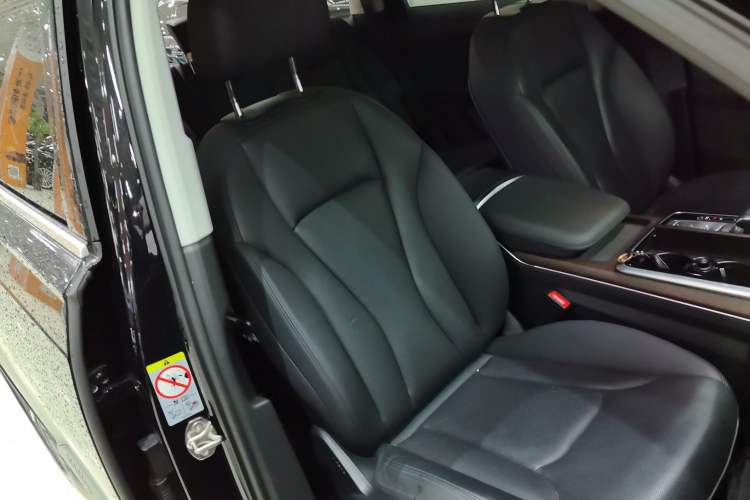 Used Audi Q7 2021 55 TFSI quattro S line Sport model Right Front Seat