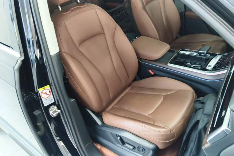 Used Audi Q7 2021 45 TFSI quattro S line Sport model Right Front Seat
