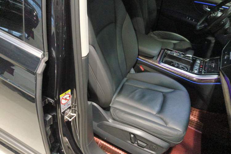 Used Audi Q7 2021 45 TFSI quattro S line Sport model Right Front Seat