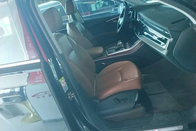 Used Audi Q7 2021 55 TFSI quattro S line Sport model Right Front Seat