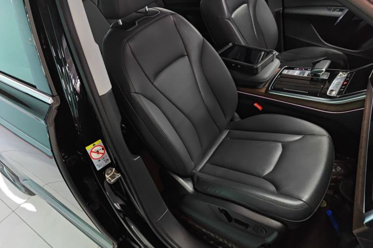 Used Audi Q7 2021 55 TFSI quattro S line Sport model Right Front Seat