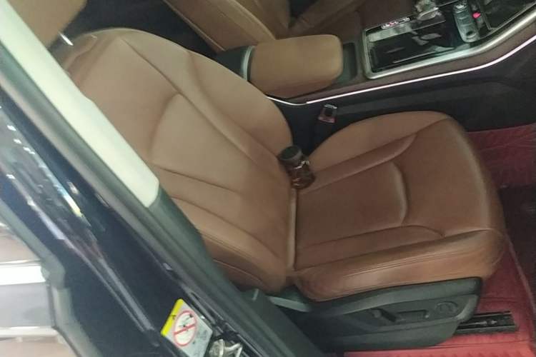 Used Audi Q7 2021 55 TFSI quattro S line Sport model Right Front Seat