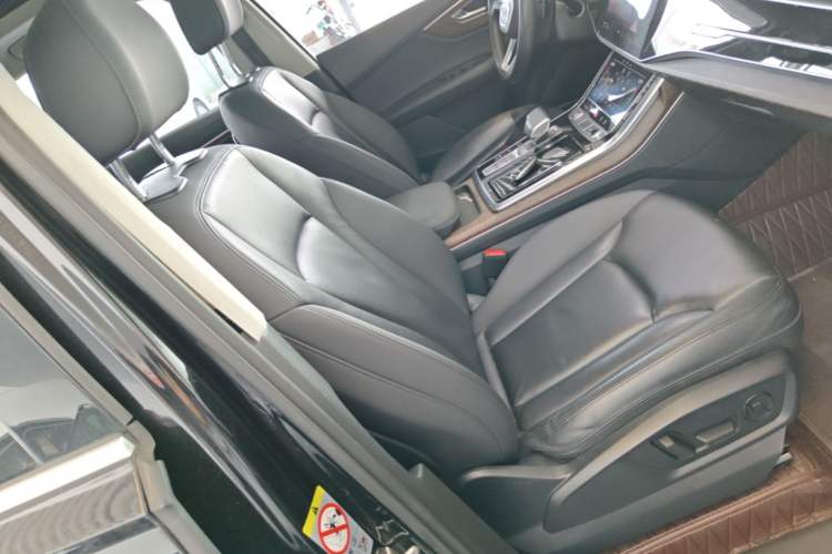 Used Audi Q7 2021 45 TFSI quattro S line Sport model Right Front Seat