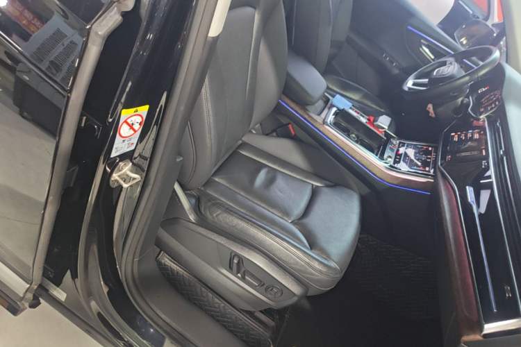 Used Audi Q7 2021 45 TFSI quattro S line Sport model Right Front Seat