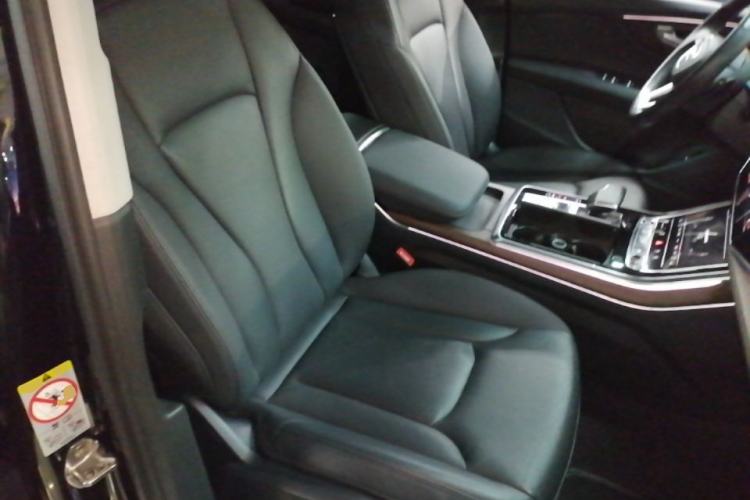 Used Audi Q7 2021 55 TFSI quattro S line Sport model Right Front Seat