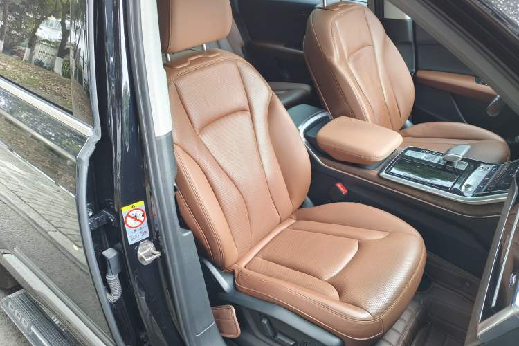 Used Audi Q7 2021 45 TFSI quattro S line Sport model Right Front Seat