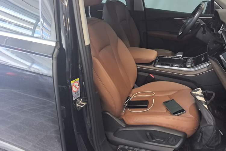 Used Audi Q7 2021 55 TFSI quattro S line Sport model Right Front Seat