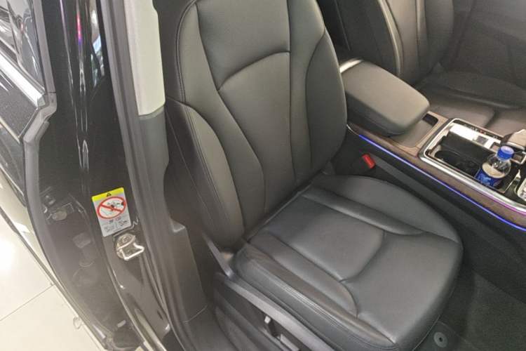 Used Audi Q7 2021 55 TFSI quattro S line Sport model Right Front Seat