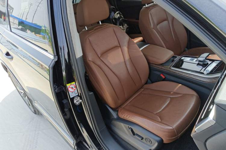 Used Audi Q7 2021 55 TFSI quattro S line Sport model Right Front Seat