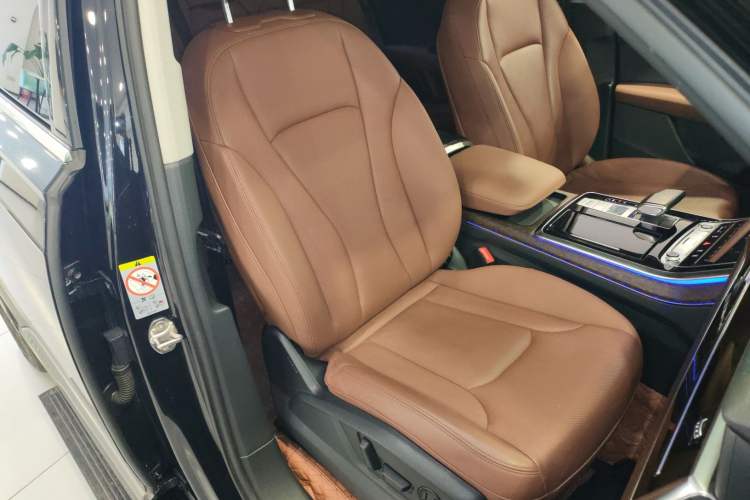 Used Audi Q7 2021 55 TFSI quattro S line Sport model Right Front Seat