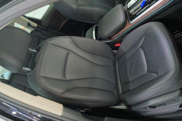 Used Audi Q7 2021 45 TFSI quattro S line Sport model Right Front Seat