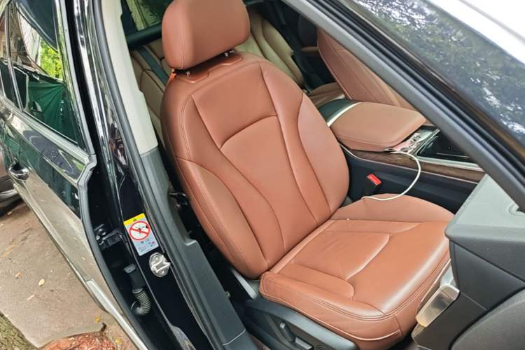 Used Audi Q7 2021 45 TFSI quattro S line Sport model Right Front Seat