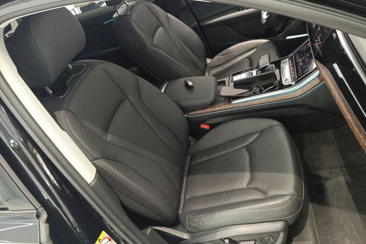 Used Audi Q7 2021 55 TFSI quattro S line Sport model Right Front Seat