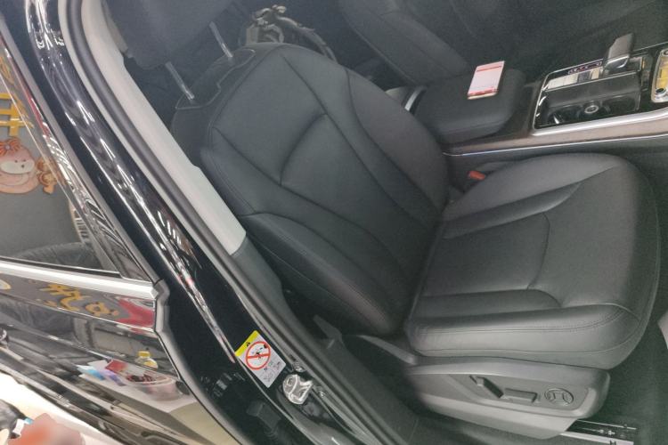 Used Audi Q7 2021 55 TFSI quattro S line Sport model Right Front Seat